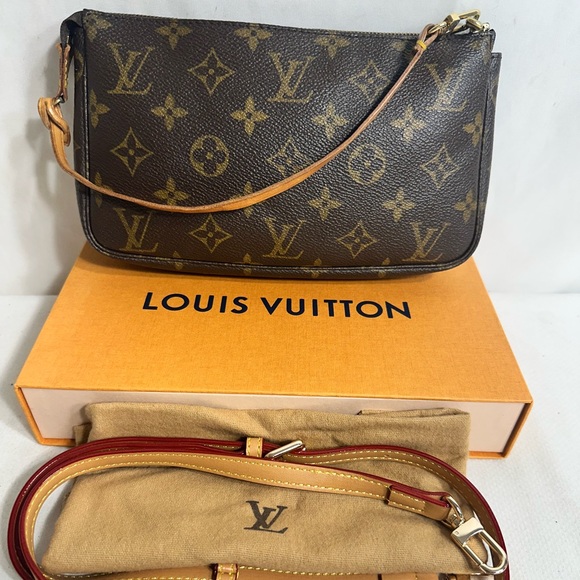 Louis Vuitton Pochette Accessory - Picture 2 of 11